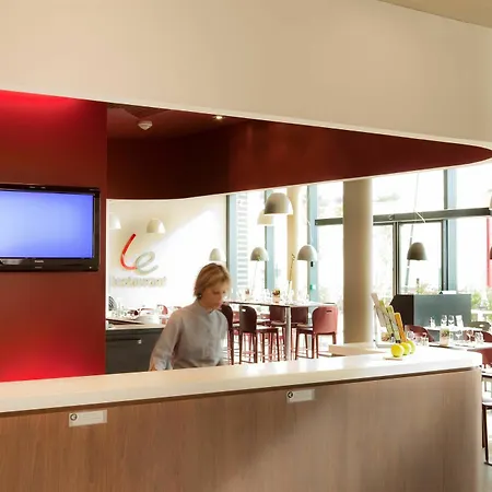 Campanile Poitiers - Site Du Futuroscope 3* Чассенеуил-Ду-Поитоу