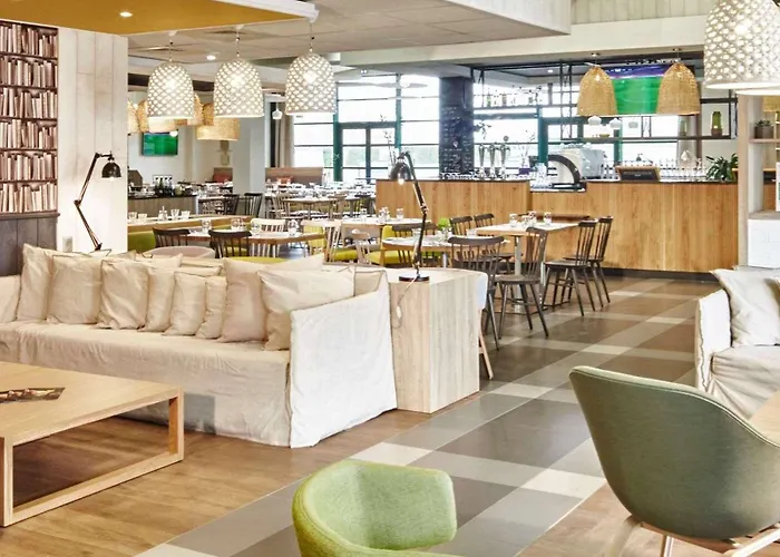 Отель Campanile Poitiers - Site Du Futuroscope Чассенеуил-Ду-Поитоу