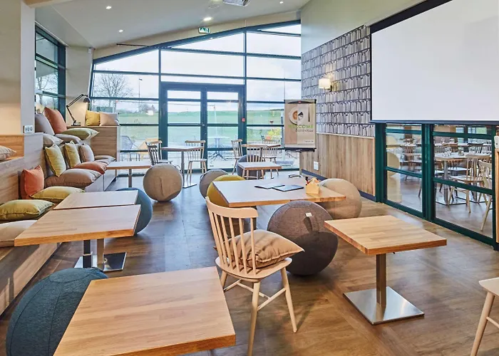 Campanile Poitiers - Site Du Futuroscope Отель