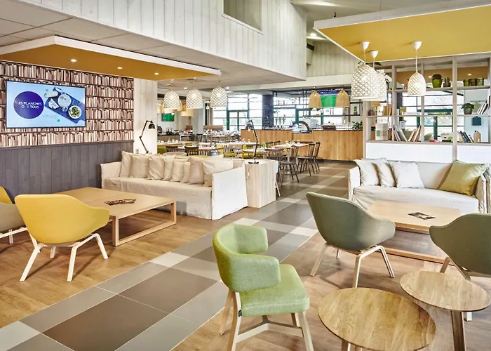 Отель Campanile Poitiers - Site Du Futuroscope Чассенеуил-Ду-Поитоу