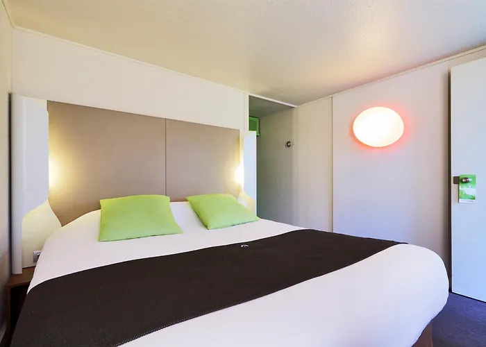 Отель Campanile Poitiers - Site Du Futuroscope Чассенеуил-Ду-Поитоу