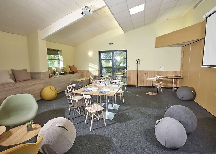 Campanile Poitiers - Site Du Futuroscope Отель 3*