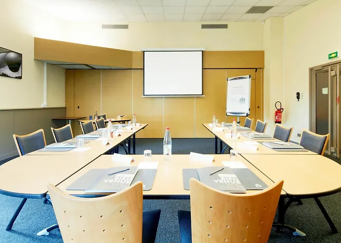 Отель Campanile Poitiers - Site Du Futuroscope