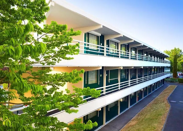 Отель Campanile Poitiers - Site Du Futuroscope Чассенеуил-Ду-Поитоу